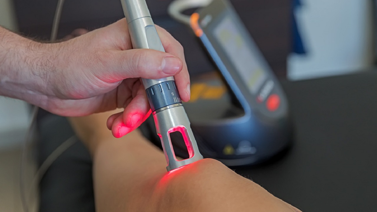 Understanding the Core Differences Between Cold Laser and Red Light Therapy